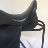 Short back dressage saddle